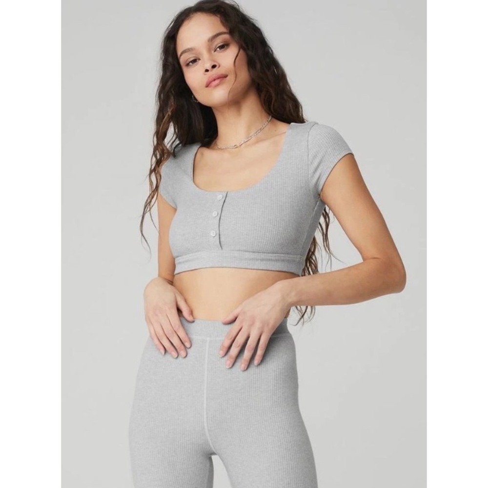 Alo Yoga Blissful Henley Bra Top Athletic Heather Grey Ribbed XS Cap Sleeve - Picture 2 of 6